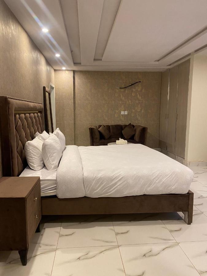 Luxe Suites Bahria Town Lahore Eksteriør bilde