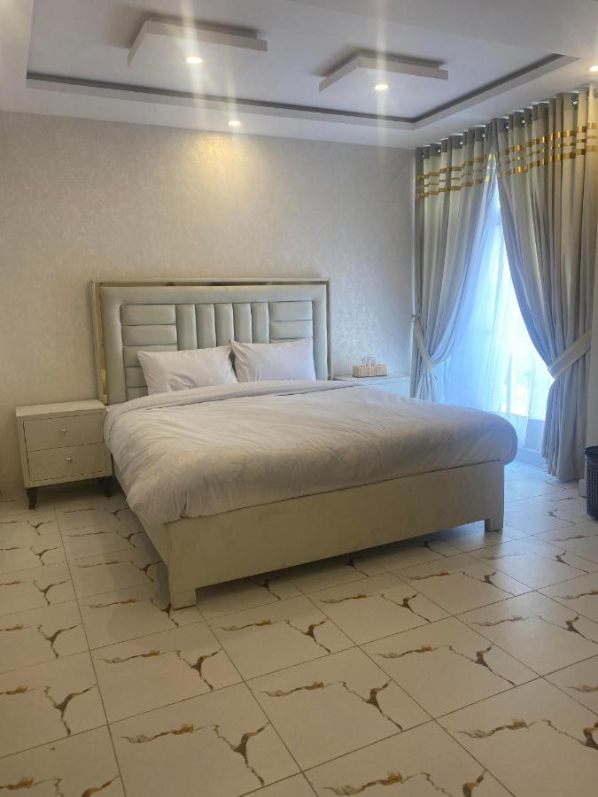 Luxe Suites Bahria Town Lahore Eksteriør bilde