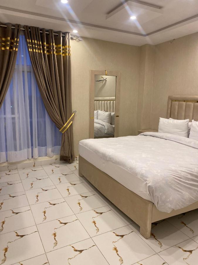 Luxe Suites Bahria Town Lahore Eksteriør bilde