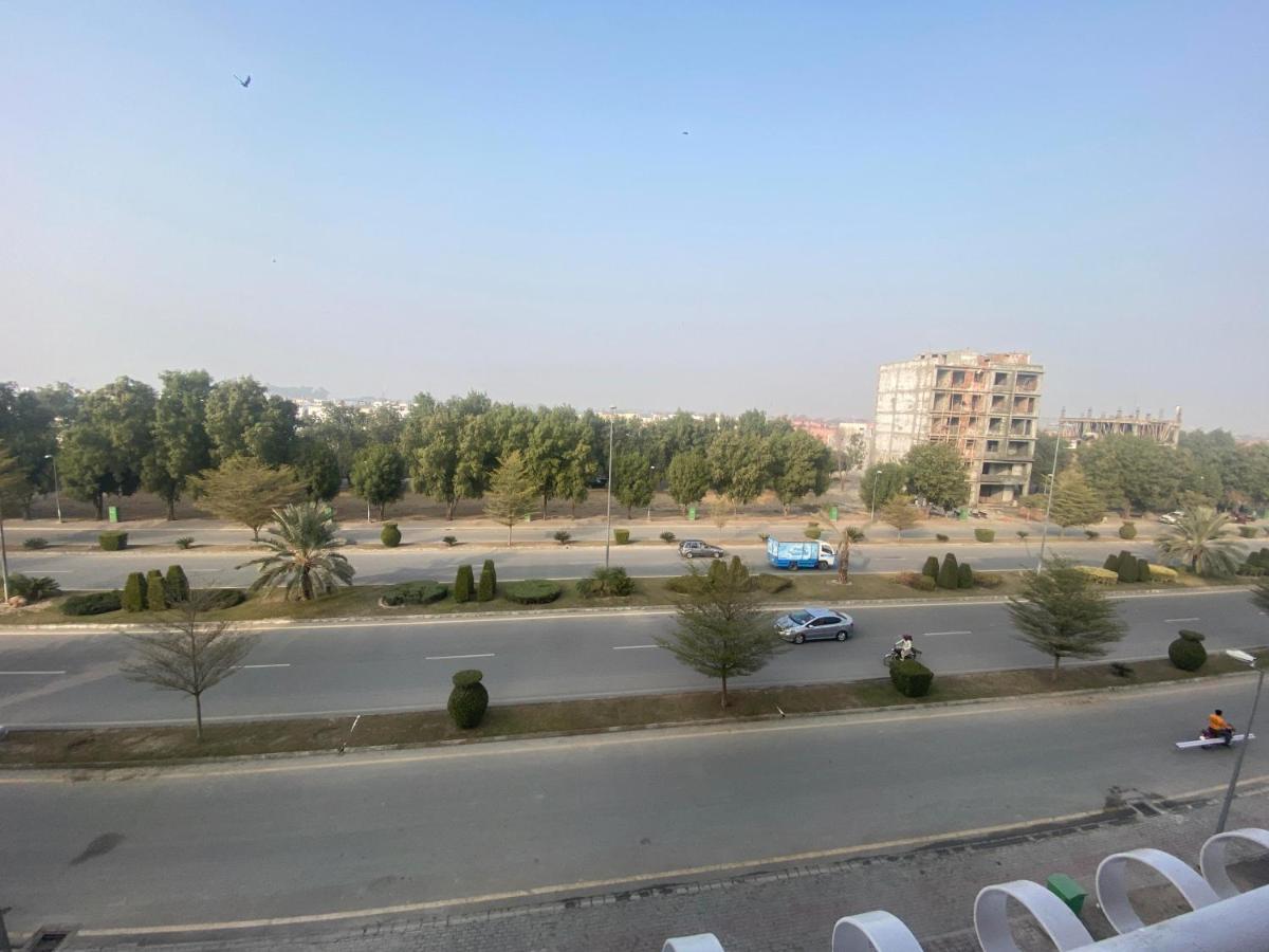 Luxe Suites Bahria Town Lahore Eksteriør bilde