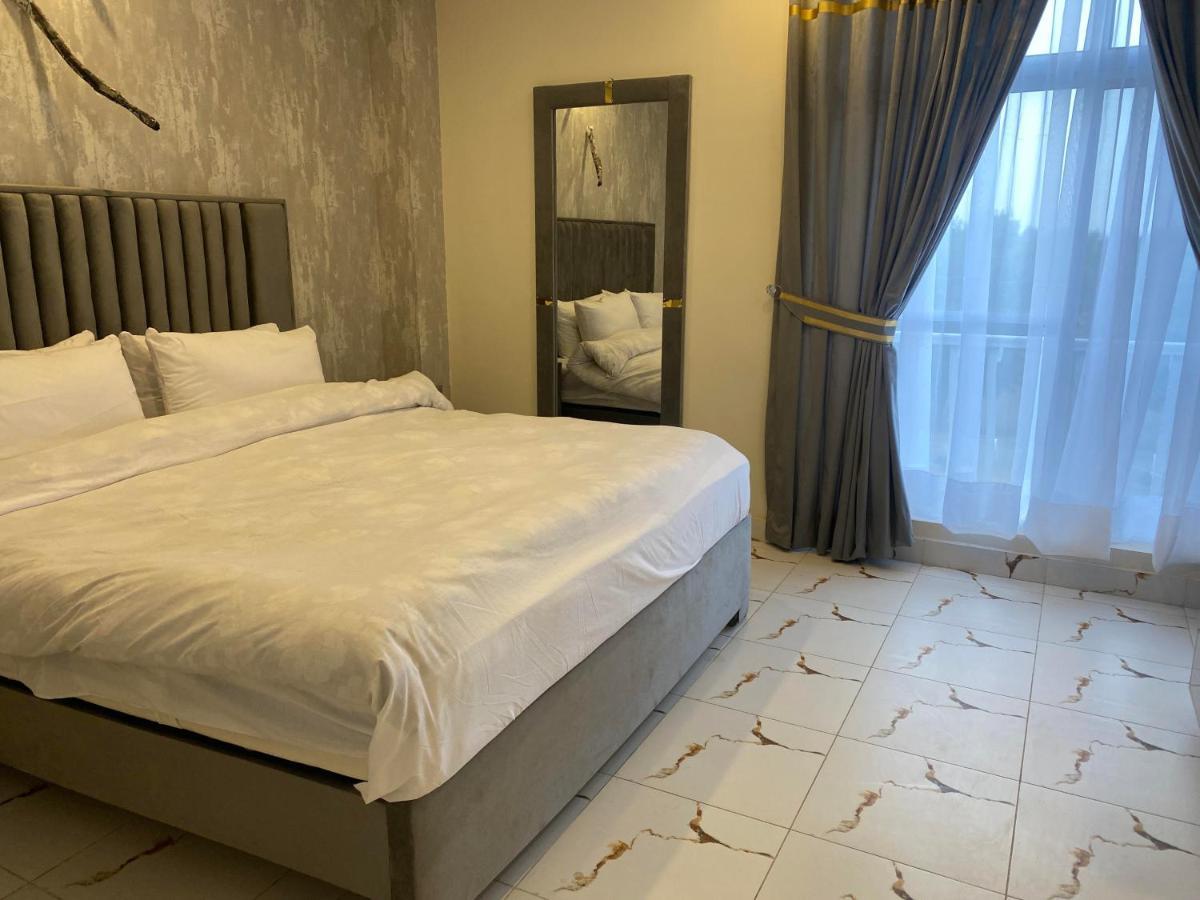 Luxe Suites Bahria Town Lahore Eksteriør bilde
