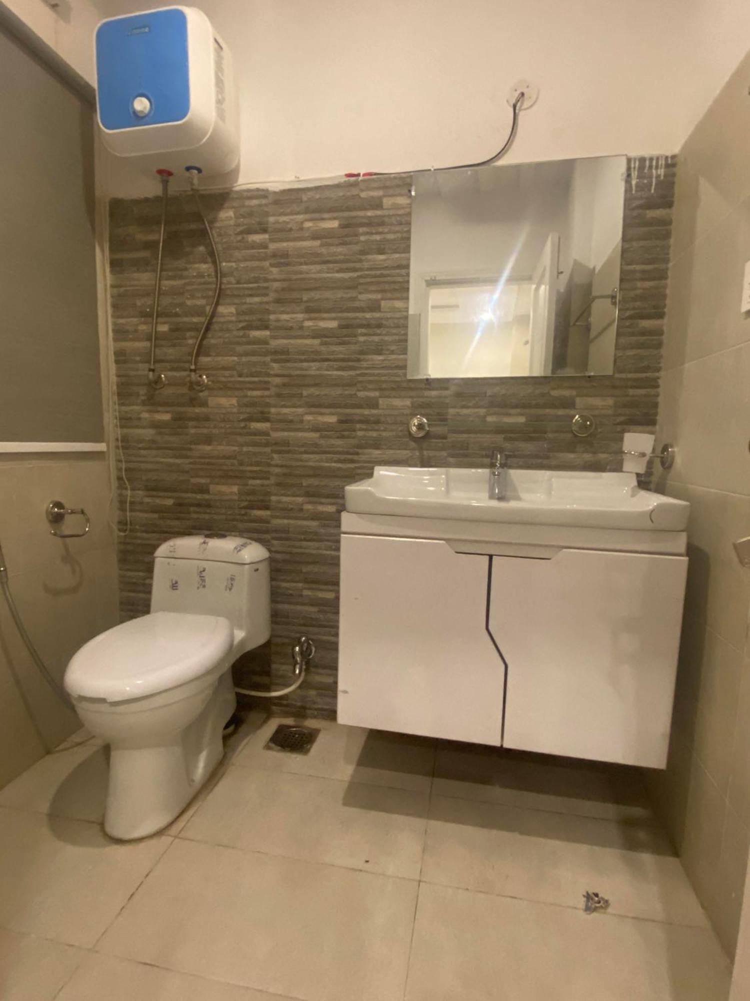 Luxe Suites Bahria Town Lahore Eksteriør bilde