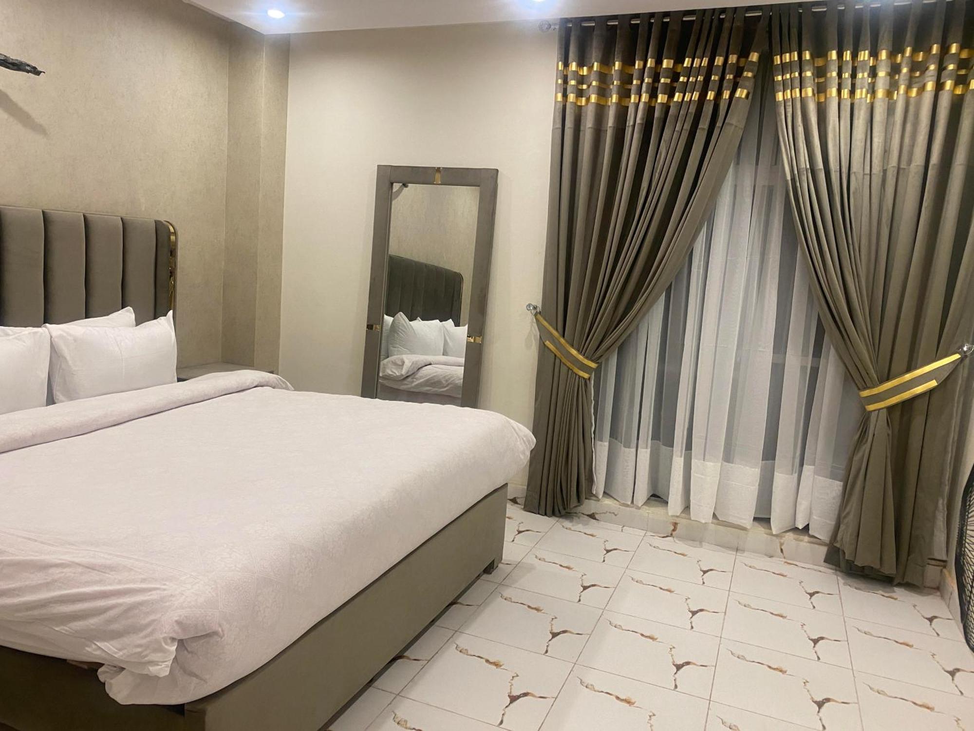 Luxe Suites Bahria Town Lahore Eksteriør bilde